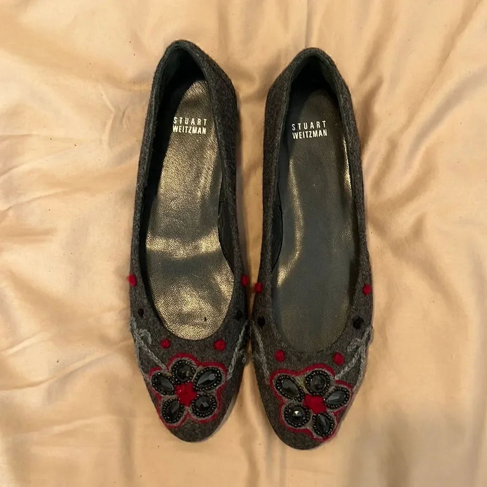 NWOT Stuart Weitzman grey flannel flats with red grey and black embellishments